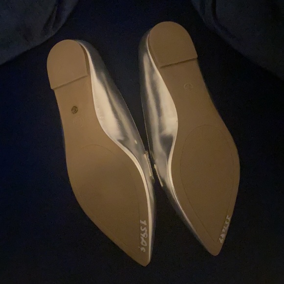 a.n.a Snazzy Silver Flats 💥Last Pair💥 Size 6.5 - Picture 2 of 5